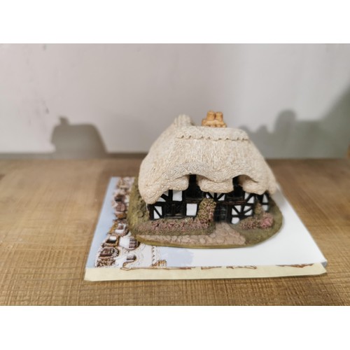 506 - A quantity of eight lilliput lane cottages including Mrs Pinkertons post office, oak cottage, Kentis... 