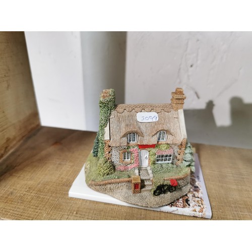506 - A quantity of eight lilliput lane cottages including Mrs Pinkertons post office, oak cottage, Kentis... 