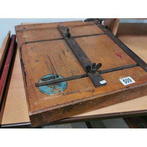 509 - A vintage Jaycee guillotine with movable clamp. Ruler measure 15
