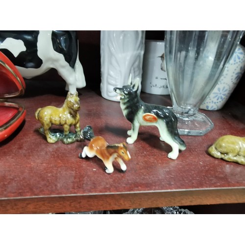 514 - A quantity of collectables including ceramic owls, one by Melbaware, a selection of animal miniature... 