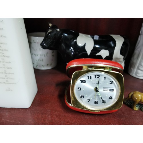 514 - A quantity of collectables including ceramic owls, one by Melbaware, a selection of animal miniature... 