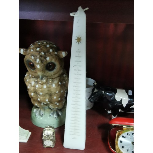 514 - A quantity of collectables including ceramic owls, one by Melbaware, a selection of animal miniature... 
