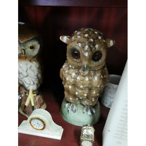 514 - A quantity of collectables including ceramic owls, one by Melbaware, a selection of animal miniature... 