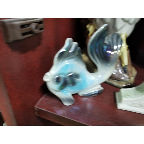 514 - A quantity of collectables including ceramic owls, one by Melbaware, a selection of animal miniature... 