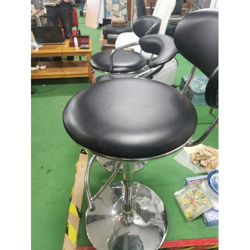 524 - Three gassed bar stools with footrests, one with arm supports.
Height 111cm.