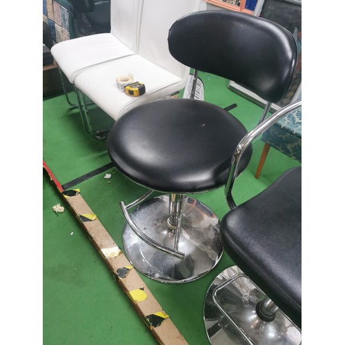 524 - Three gassed bar stools with footrests, one with arm supports.
Height 111cm.