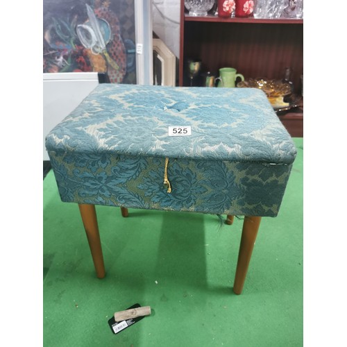 525 - A vintage mid century blue paisley design, cobolt blue lined sewing box.
Height 32cm Length 32cm Dep... 