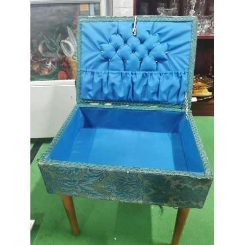 525 - A vintage mid century blue paisley design, cobolt blue lined sewing box.
Height 32cm Length 32cm Dep... 
