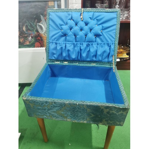 525 - A vintage mid century blue paisley design, cobolt blue lined sewing box.
Height 32cm Length 32cm Dep... 