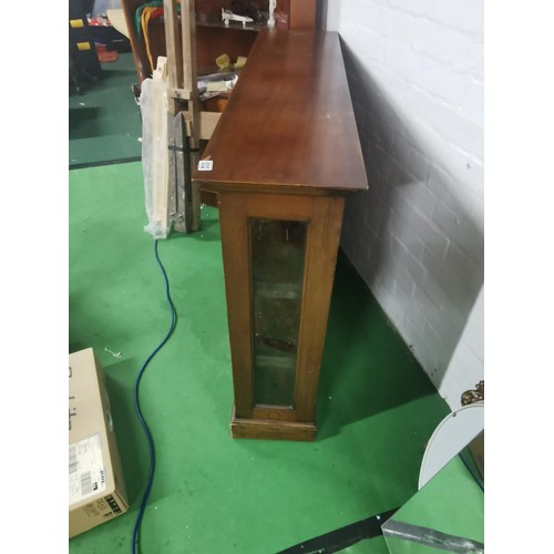 532 - A good quality antique solid mahogany glazed bookcase / shop display. Featuring patented brass handl... 
