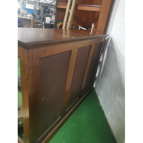532 - A good quality antique solid mahogany glazed bookcase / shop display. Featuring patented brass handl... 