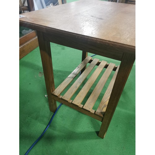 536 - An oak coffee table with shelf. Chip to one leg.
Height 54cm Length 60cm Depth 44cm.