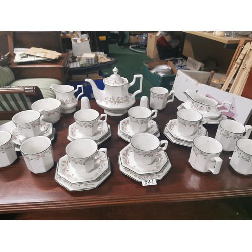 537 - a 46 piece Johnson brothers part dinner set 