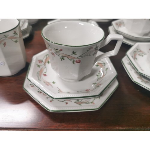 537 - a 46 piece Johnson brothers part dinner set 