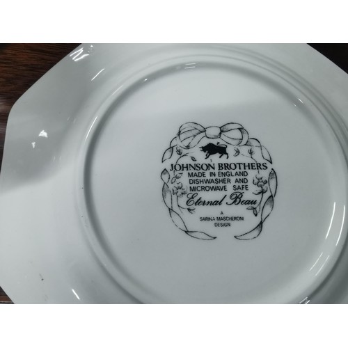 537 - a 46 piece Johnson brothers part dinner set 