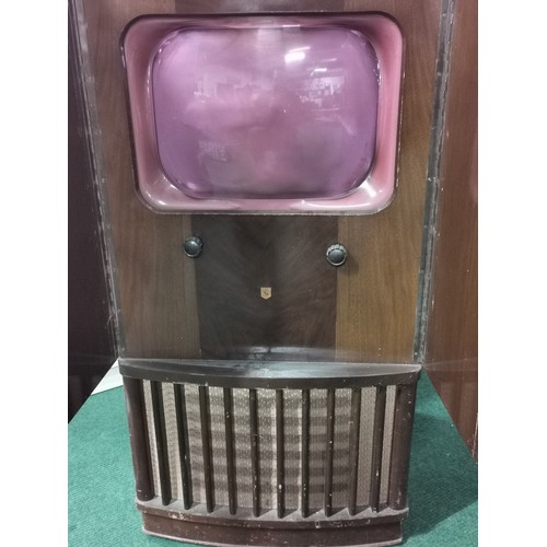 293 - An early vintage Alba television. doors at the front and speaker at the base. Comes with the rare pi... 