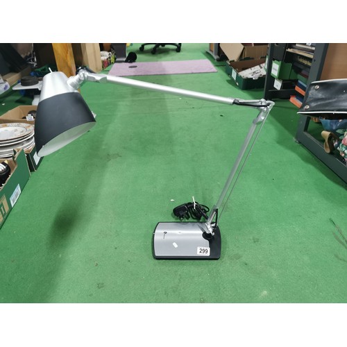 299 - Taotronics angle poised desk lamp. Complete with power cable in full working order.
94cm at full hei... 