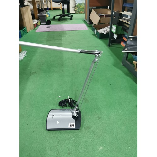 299 - Taotronics angle poised desk lamp. Complete with power cable in full working order.
94cm at full hei... 