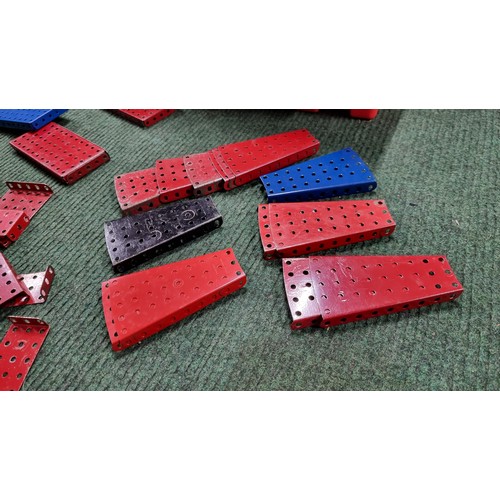 13 - Very large quantity of vintage various metal Meccano flanged plates in black, blue, red and white st... 