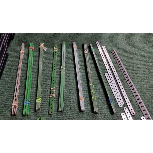 13A - Very large quantity of vintage Metal Meccano perforated strips and angle girders. Approx. 130x piece... 