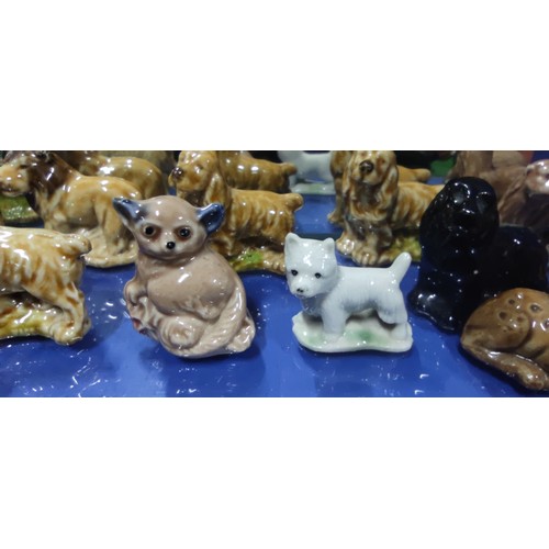520 - A very large collection of Wade Whimsies including alligator, beavers, squirrels, giraffe, Scottie d... 