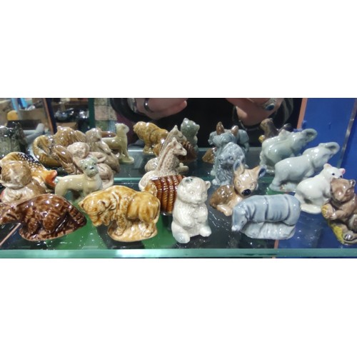 520 - A very large collection of Wade Whimsies including alligator, beavers, squirrels, giraffe, Scottie d... 