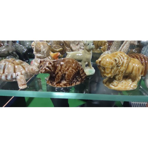 520 - A very large collection of Wade Whimsies including alligator, beavers, squirrels, giraffe, Scottie d... 