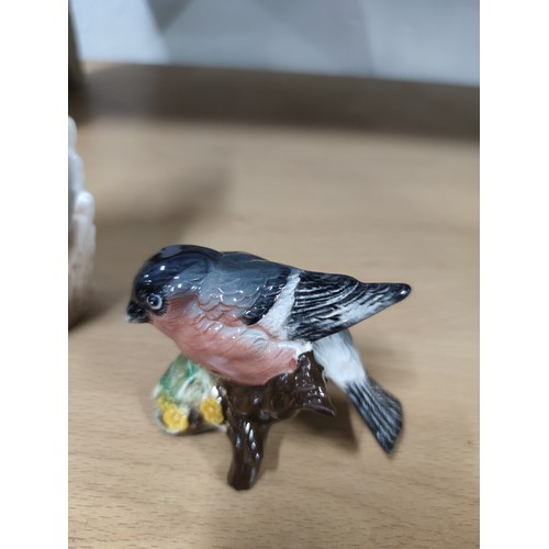 507 - Vintage Goebel Great Spotted Woodpecker in box, and a Beswick bullfinch figurines  in very good cond... 