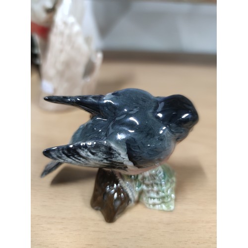 507 - Vintage Goebel Great Spotted Woodpecker in box, and a Beswick bullfinch figurines  in very good cond... 