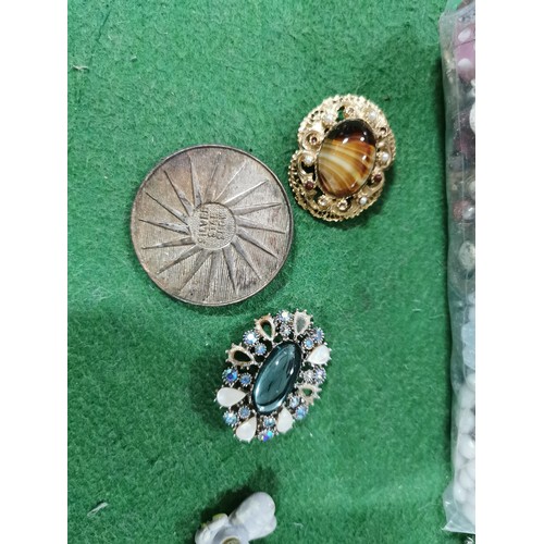 463 - A large quantity of costume jewellery including necklaces, brooches, hair clips etc.