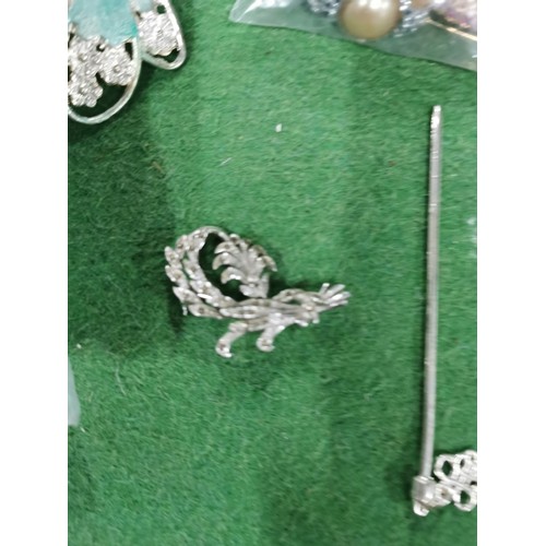 463 - A large quantity of costume jewellery including necklaces, brooches, hair clips etc.