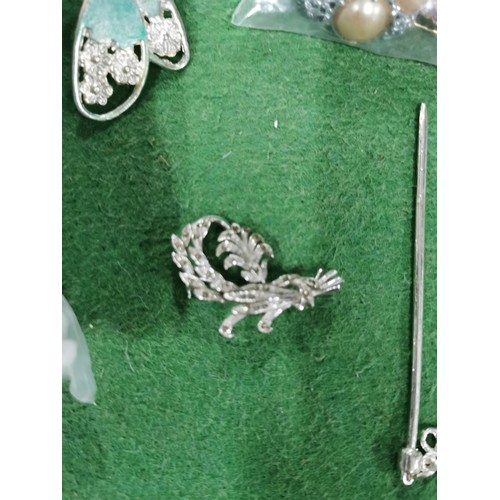 463 - A large quantity of costume jewellery including necklaces, brooches, hair clips etc.