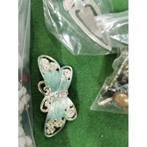 463 - A large quantity of costume jewellery including necklaces, brooches, hair clips etc.