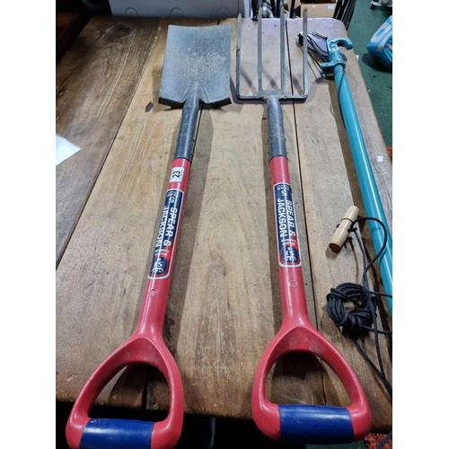 23 - Spear & Jackson spade and fork along with an extendable loppers, all in excellent condition