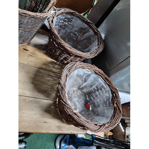 33 - 2x large wicker baskets along with 2x large wicker planters with plastic lining. Height of 35cm x di... 