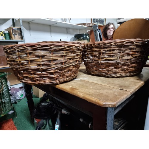 40 - 3x large wicker basket planters, all with plastic lining. Largest basket measures 30cm height x diam... 