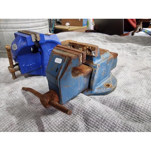 58 - 2x bench vices inc 1x by Record in excellent condition along with a galvanised mop bucket etc. bucke... 