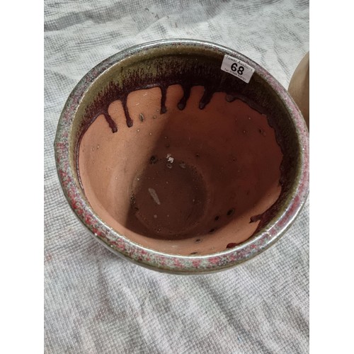 68 - 2x vintage garden planters inc a good terracotta planter with a red and green glaze. Largest measure... 