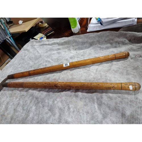 69 - Pair of vintage long handled lopper's with good wooden handles in good condition