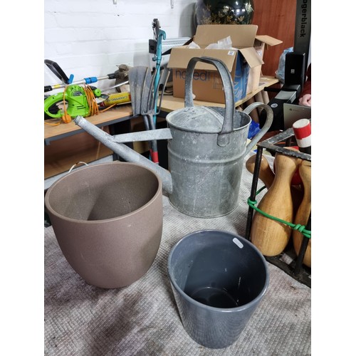 70 - Large quantity of garden items inc 3x planters, ceramic strawberry planter, wooden bird box, garden ... 