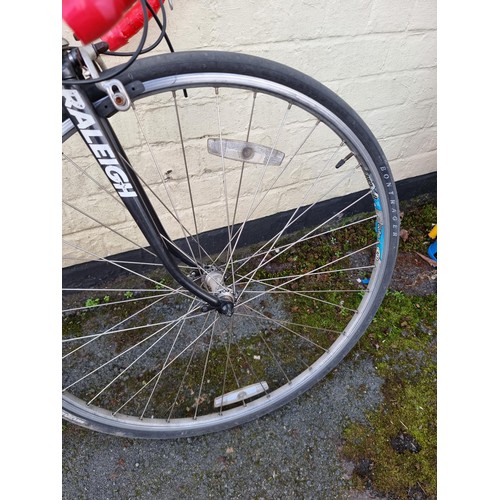 103 - Good quality 21 inch frame Raleigh Pursuit racing bike from the 1980s with a good light weight frame... 