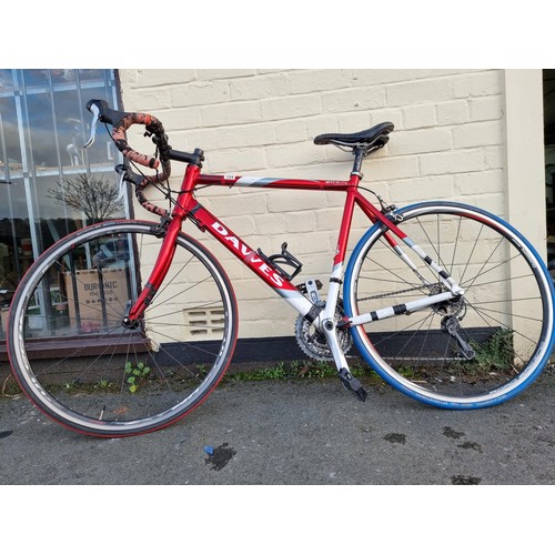 104 - Good quality Dawes Giro 300 adults road racing bike in red with a light weight aluminium frame wih 2... 