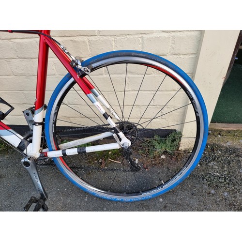 104 - Good quality Dawes Giro 300 adults road racing bike in red with a light weight aluminium frame wih 2... 