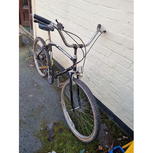 106 - Vintage Raleigh Bomber bicycle with bull horn style handle bars with 3x gears, tyres are pumped up a... 