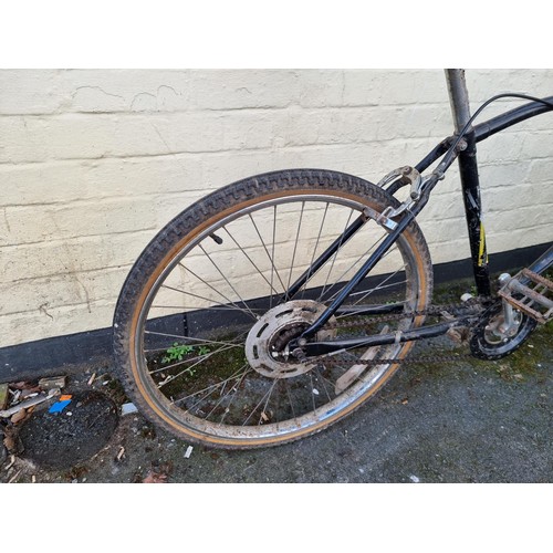 106 - Vintage Raleigh Bomber bicycle with bull horn style handle bars with 3x gears, tyres are pumped up a... 