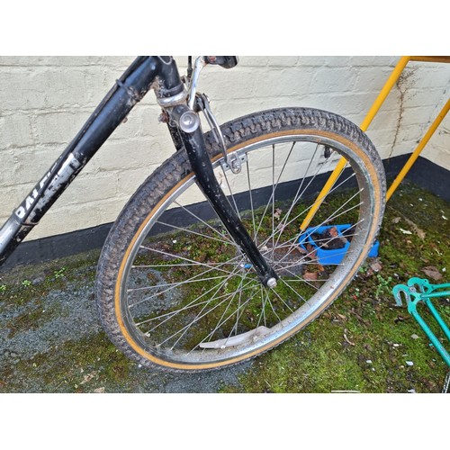 106 - Vintage Raleigh Bomber bicycle with bull horn style handle bars with 3x gears, tyres are pumped up a... 