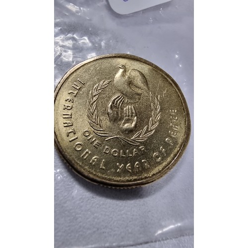 358 - Rare International Year of Peace Australia 1986 coin in near mint condition