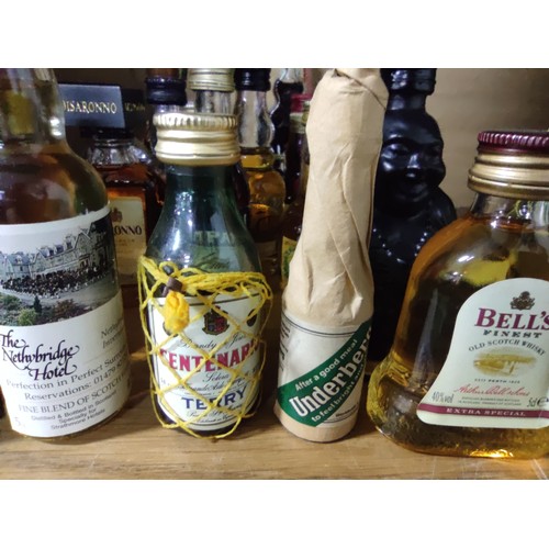 454 - A quantity of 30 alcoholic miniatures including Taylors Port, Disaronno, Bacardi, Grand Marnier, Spr... 