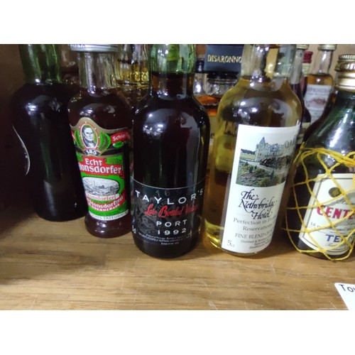 454 - A quantity of 30 alcoholic miniatures including Taylors Port, Disaronno, Bacardi, Grand Marnier, Spr... 