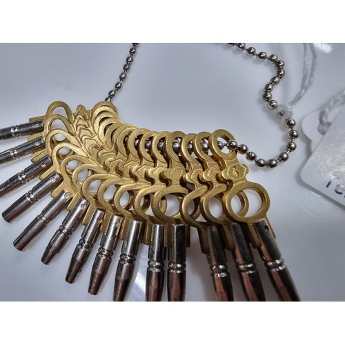 340 - Bundle of 14x vintage pocket watch keys, each one is a different size.